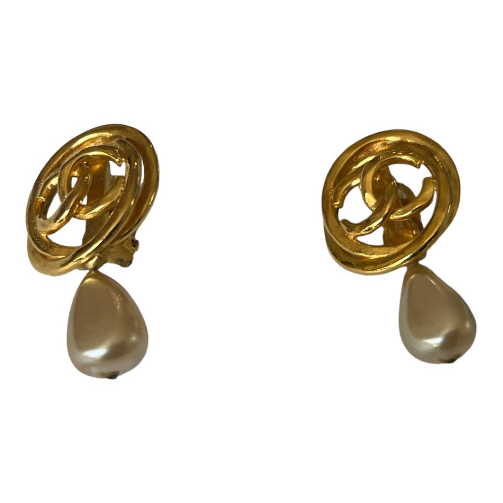 Chanel: Pearl, Gold Metal & "Cc" Logo, Earring #3033